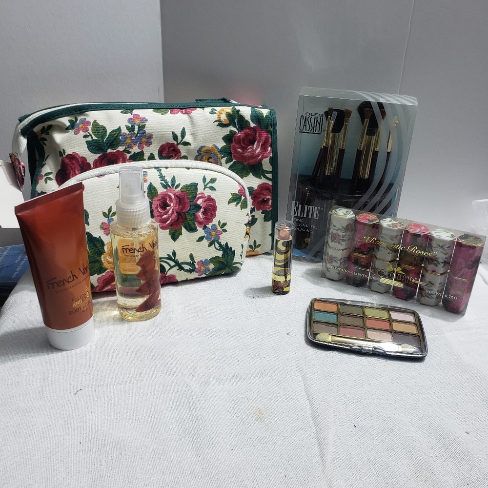 Oleg Cassini Makeup Brushes , makeup and makeup bag set